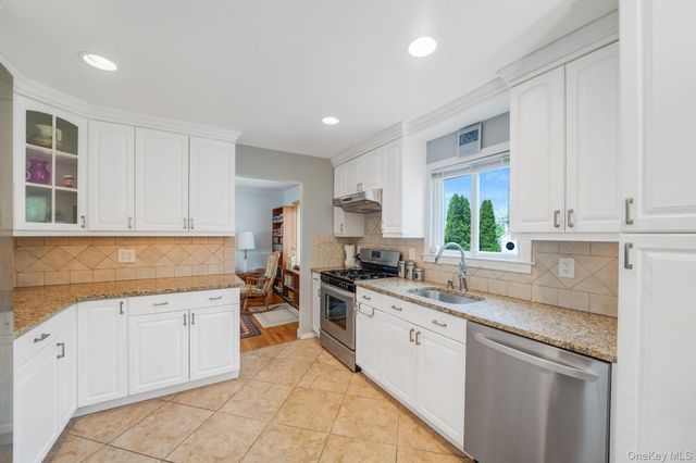 75 Pawnee Drive, Commack, NY 11725