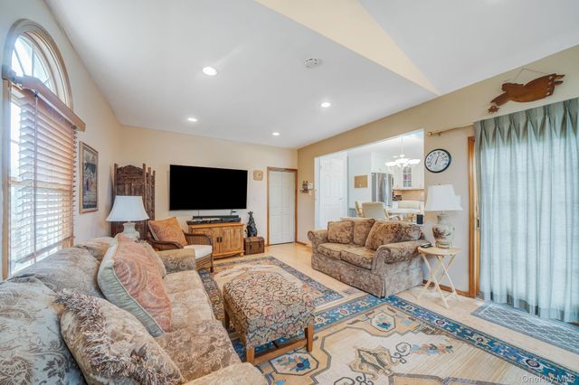 75 Pawnee Drive, Commack, NY 11725