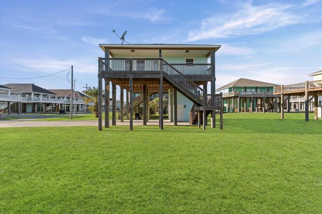 960 Crane Lane, Port Bolivar, TX 77650