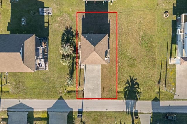 960 Crane Lane, Port Bolivar, TX 77650