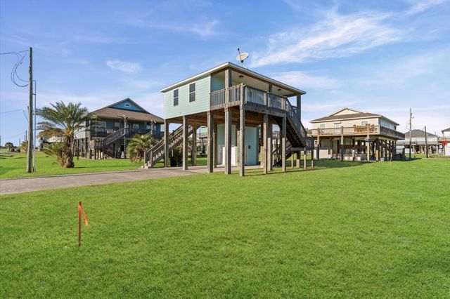 960 Crane Lane, Port Bolivar, TX 77650