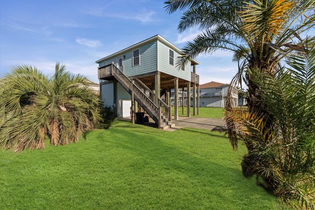 960 Crane Lane, Port Bolivar, TX 77650