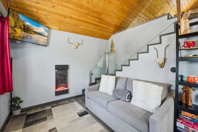 306 Victoria Lane, Sugarloaf, CA 92386