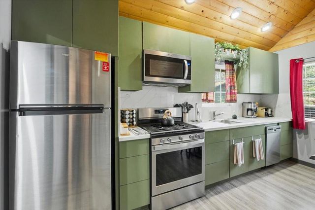 306 Victoria Lane, Sugarloaf, CA 92386