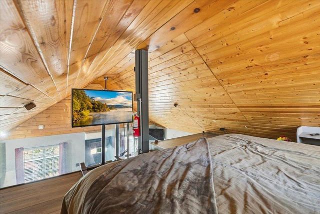 306 Victoria Lane, Sugarloaf, CA 92386