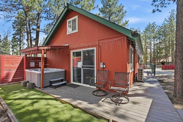 306 Victoria Lane, Sugarloaf, CA 92386