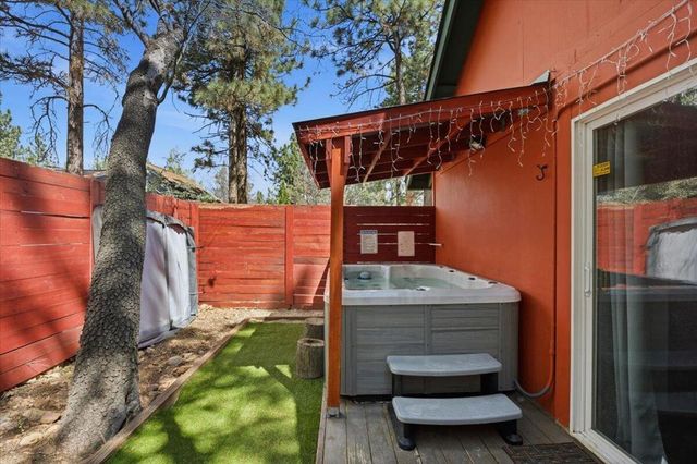 306 Victoria Lane, Sugarloaf, CA 92386