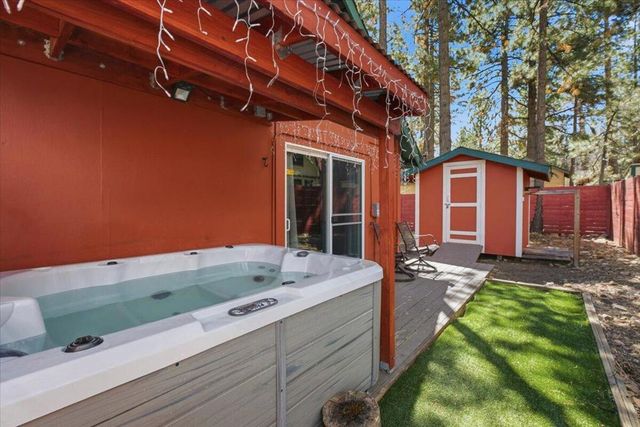 306 Victoria Lane, Sugarloaf, CA 92386