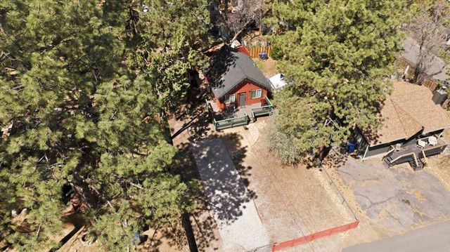 306 Victoria Lane, Sugarloaf, CA 92386