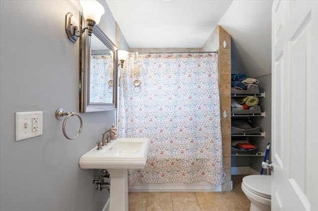 28 Everett St, Woburn, MA 01801