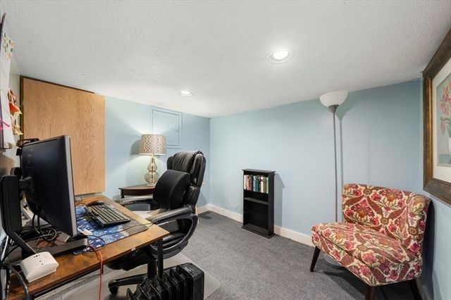 28 Everett St, Woburn, MA 01801