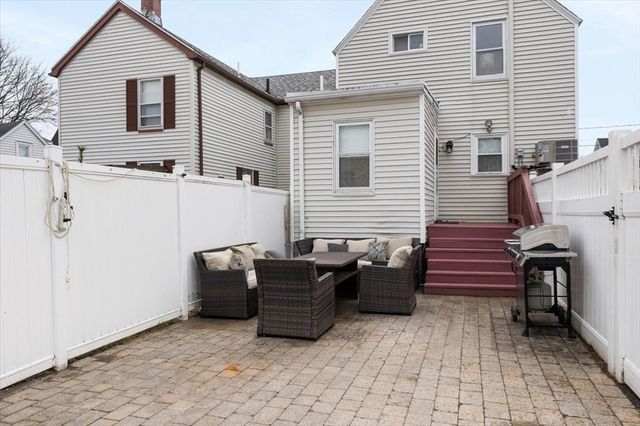 28 Everett St, Woburn, MA 01801