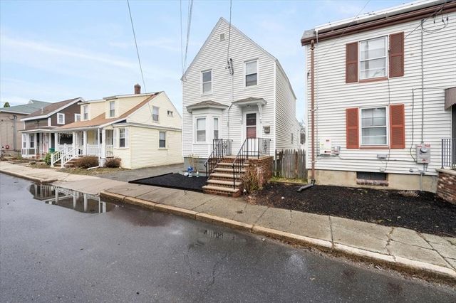 28 Everett St, Woburn, MA 01801