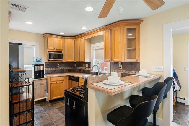 28 Everett St, Woburn, MA 01801