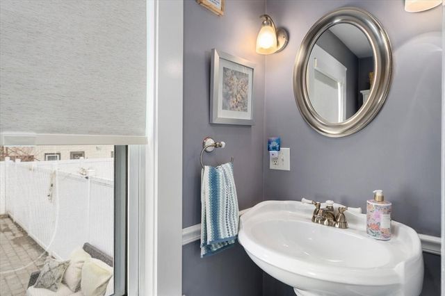 28 Everett St, Woburn, MA 01801