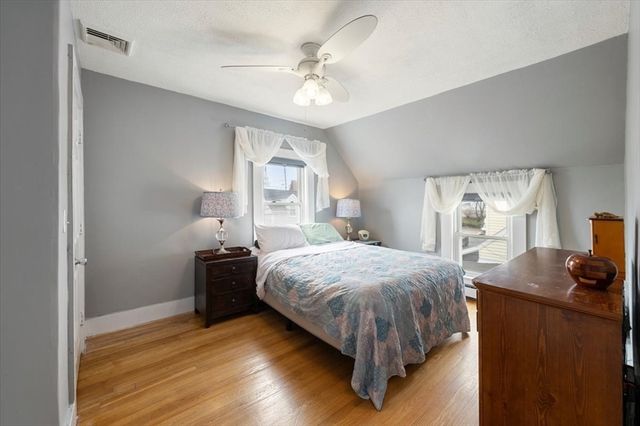 28 Everett St, Woburn, MA 01801