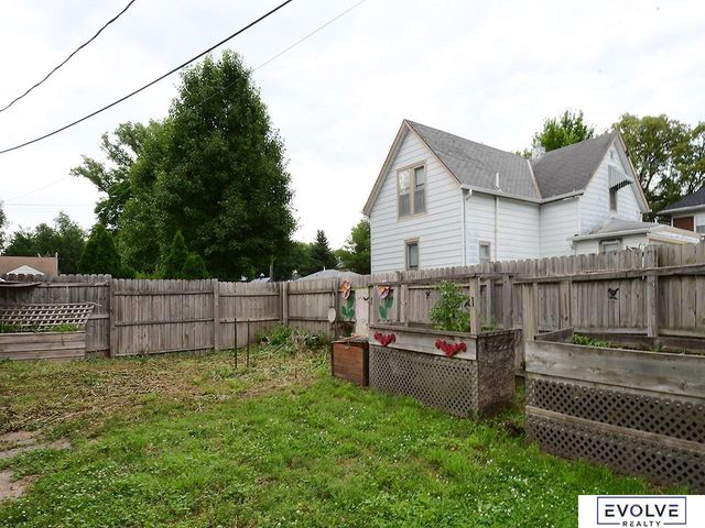 1051 N L Street, Fremont, NE 68025