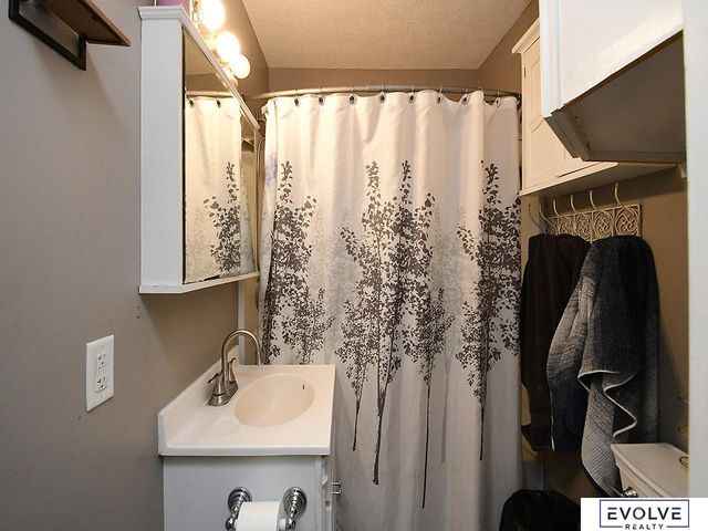 1051 N L Street, Fremont, NE 68025