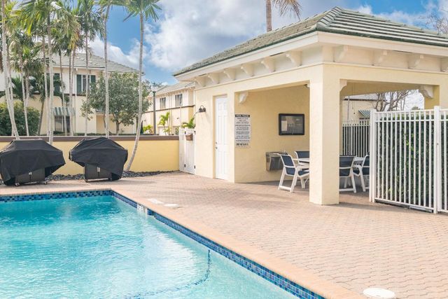 518 N Federal Highway 8, Lake Worth Beach, FL 33460