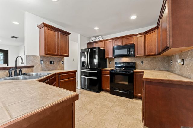 25635 Buffwood St, Denham Springs, LA 70726