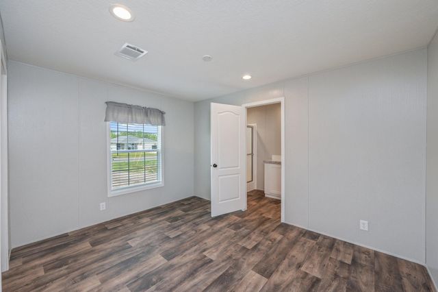 191 E Larkspur Avenue, Defuniak Springs, FL 32433