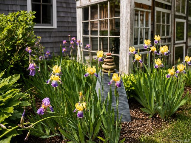 5 Maryland Boulevard, Hampton Bays, NY 11946