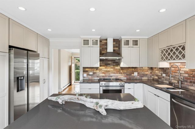 5 Maryland Boulevard, Hampton Bays, NY 11946