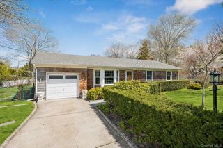 5 Maryland Boulevard, Hampton Bays, NY 11946