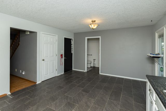 555 NE Maple Avenue, Earlham, IA 50072