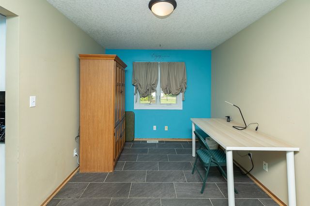555 NE Maple Avenue, Earlham, IA 50072