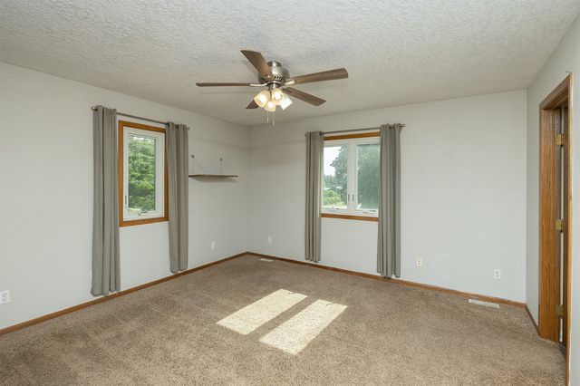 555 NE Maple Avenue, Earlham, IA 50072