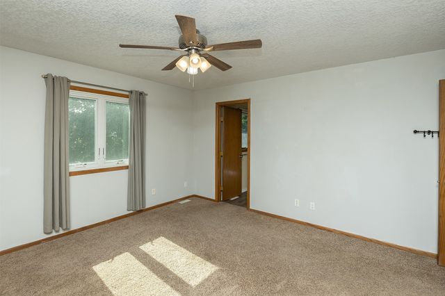 555 NE Maple Avenue, Earlham, IA 50072