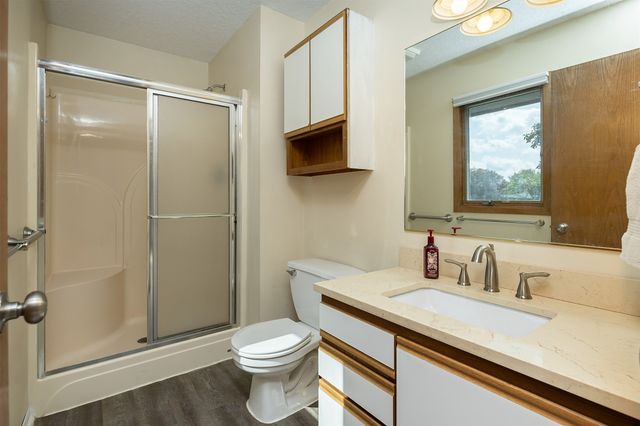 555 NE Maple Avenue, Earlham, IA 50072