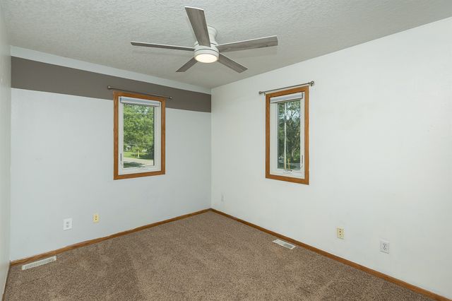555 NE Maple Avenue, Earlham, IA 50072