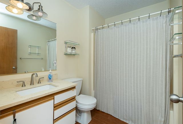 555 NE Maple Avenue, Earlham, IA 50072