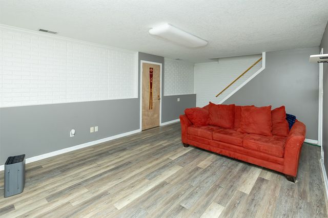 555 NE Maple Avenue, Earlham, IA 50072