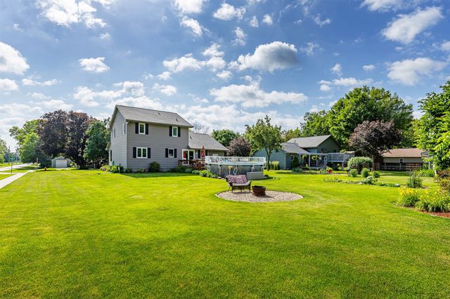 555 NE Maple Avenue, Earlham, IA 50072