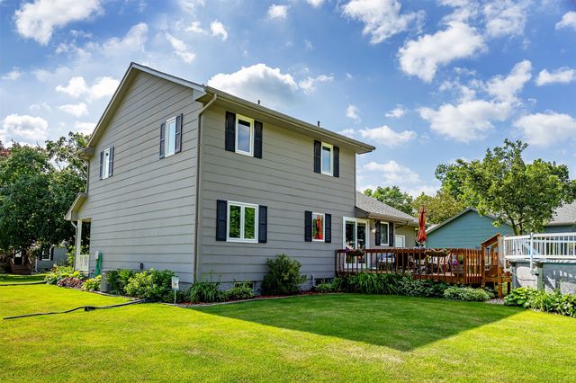 555 NE Maple Avenue, Earlham, IA 50072