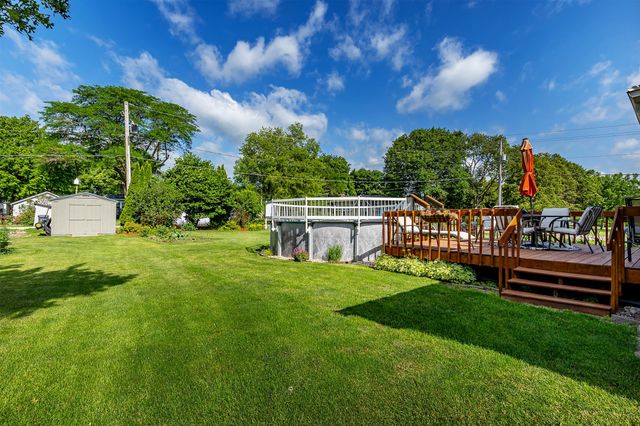 555 NE Maple Avenue, Earlham, IA 50072