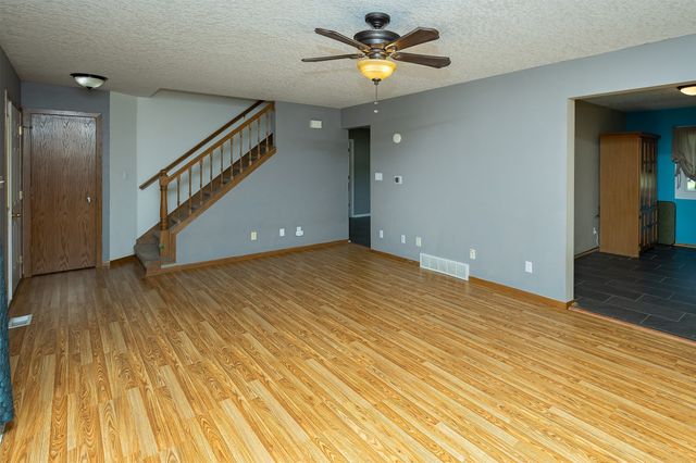 555 NE Maple Avenue, Earlham, IA 50072