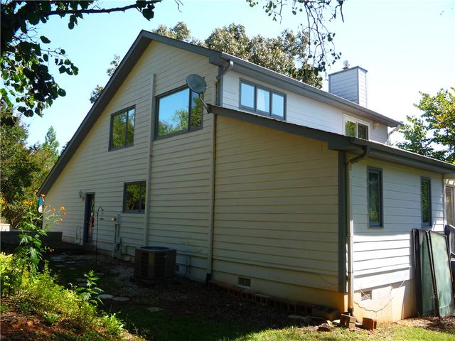 109 Lake Ridge Circle, Walhalla, SC 29691