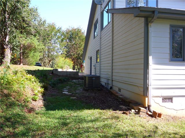 109 Lake Ridge Circle, Walhalla, SC 29691
