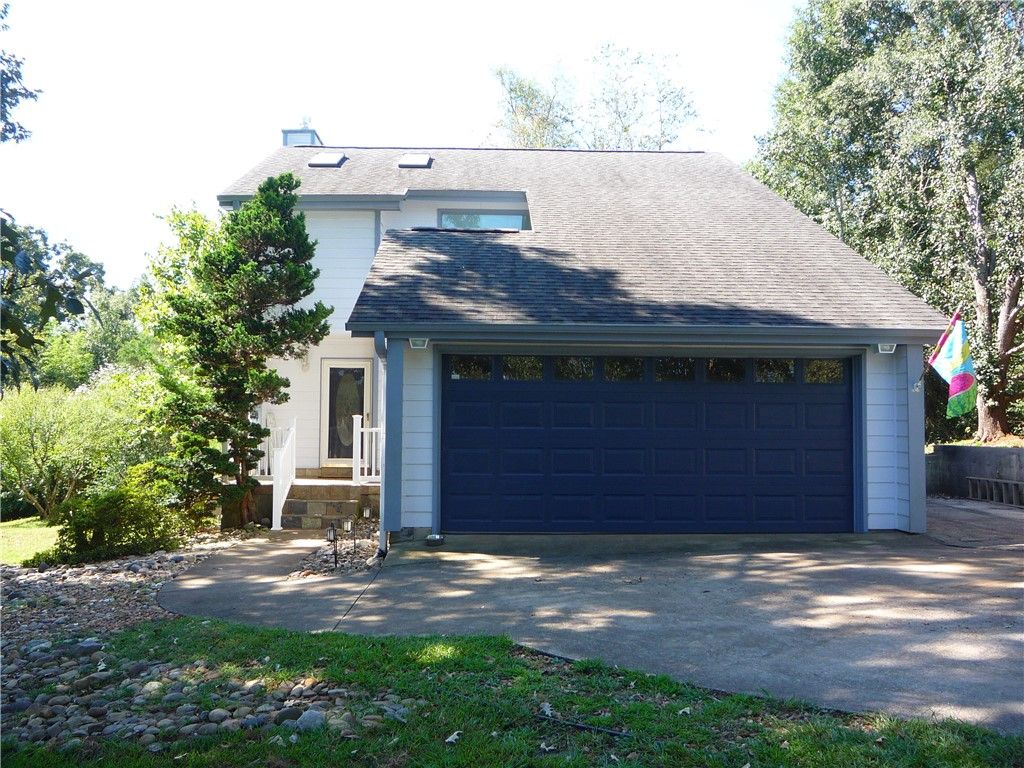 109 Lake Ridge Circle, Walhalla, SC 29691