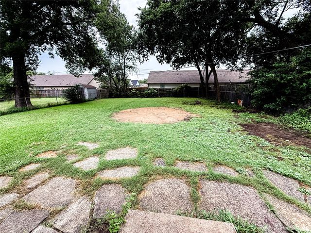 816 N Throckmorton Street, Sherman, TX 75090