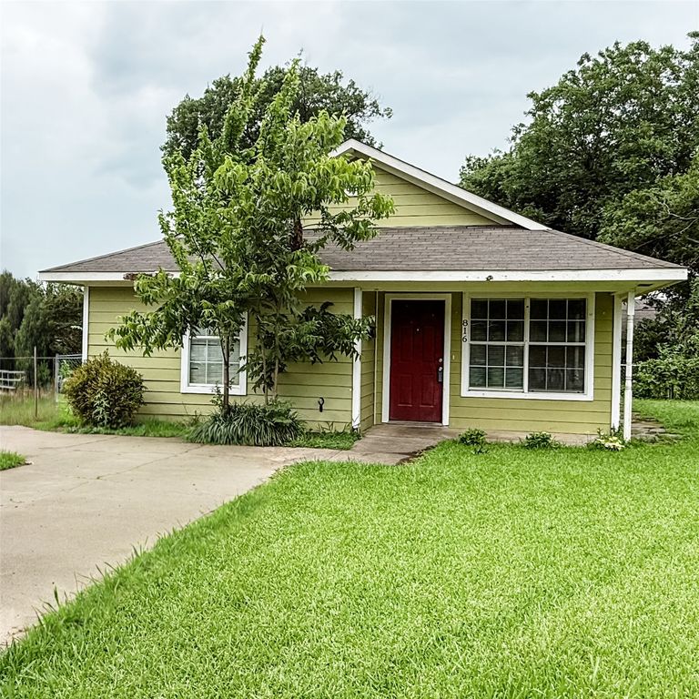 816 N Throckmorton Street, Sherman, TX 75090