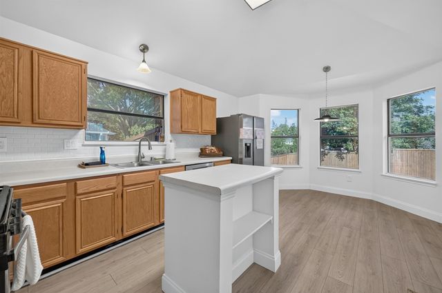 2103 Meadowview Drive, Corinth, TX 76210
