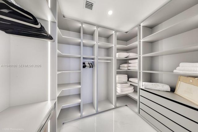 700 NE 24 St 1403, Miami, FL 33137