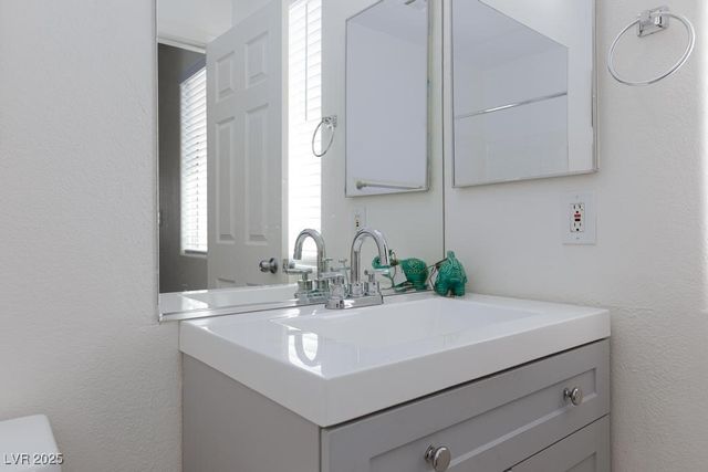 6080 Saint Petersburg Drive, Las Vegas, NV 89142