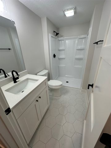 5204 149th Street, Urbandale, IA 50323