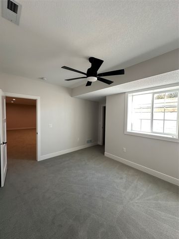 5204 149th Street, Urbandale, IA 50323